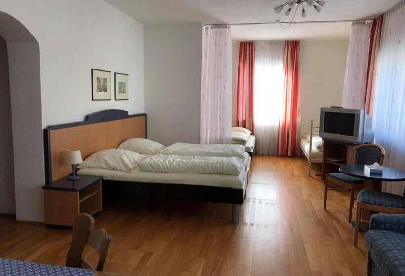 Отель Gäubodenhof