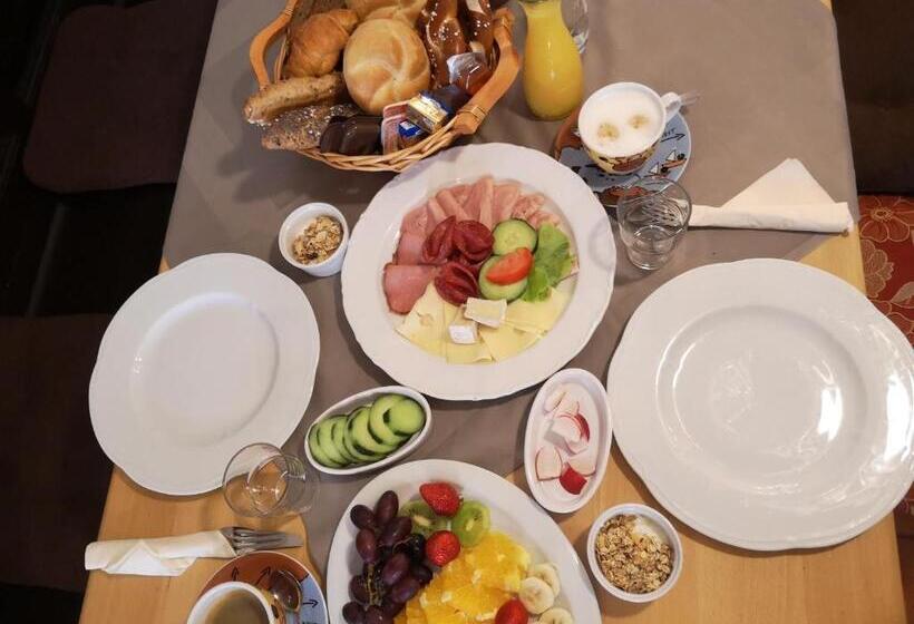 Отель Gäubodenhof