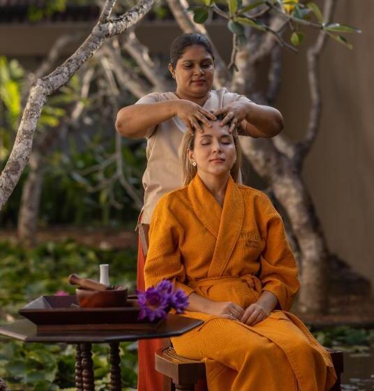 בית מלון כפרי Heritance Ayurveda   All Meals And Treatments