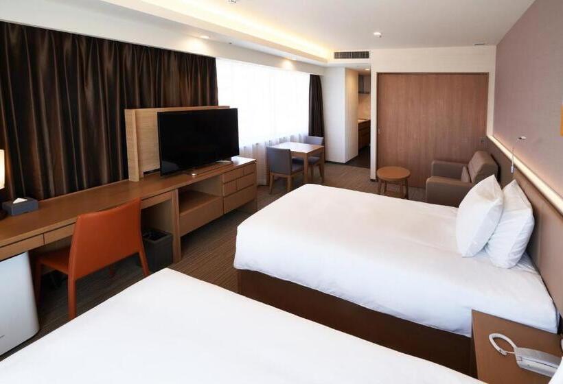 Отель Holiday Inn & Suites Shin Osaka, An Ihg