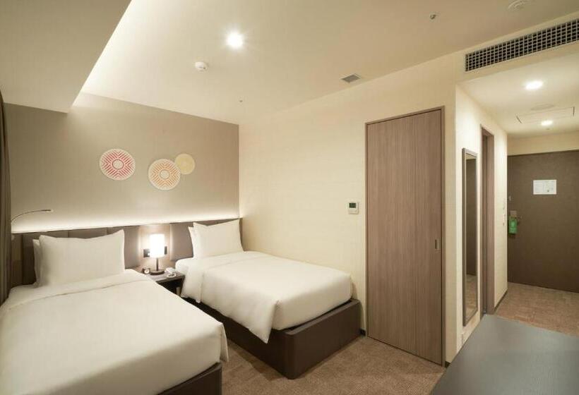 Отель Holiday Inn & Suites Shin Osaka, An Ihg