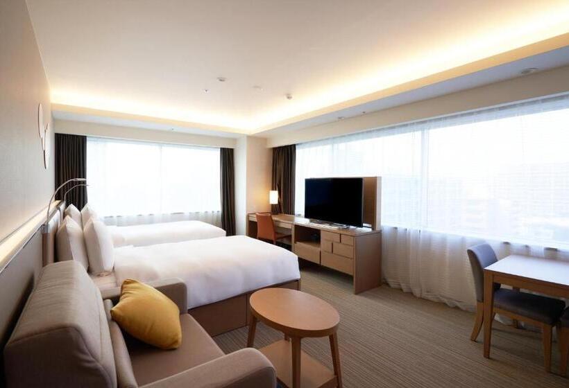 Отель Holiday Inn & Suites Shin Osaka, An Ihg