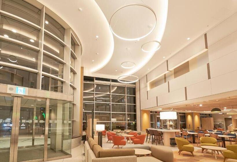 Отель Holiday Inn & Suites Shin Osaka, An Ihg