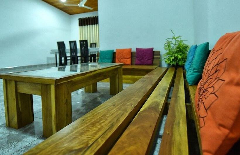 בית מלון כפרי Lavenro Villa