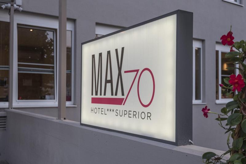 هتل Max 70