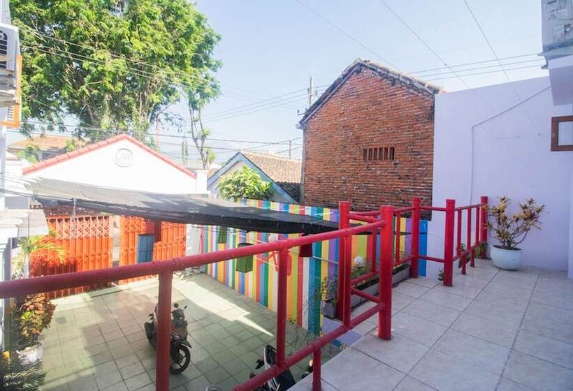 호텔 Reddoorz Near Pantai Boom