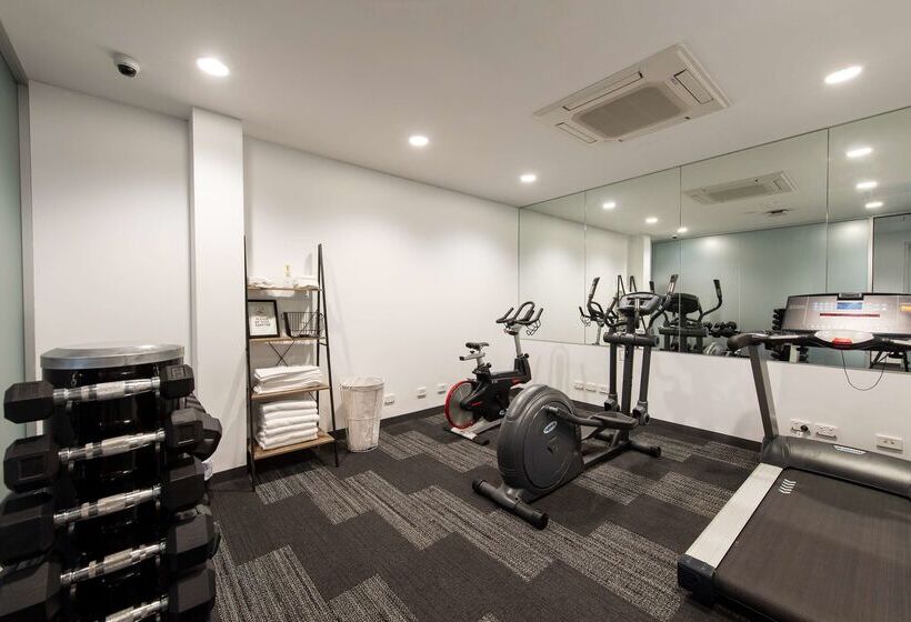 Отель Rydges Pit Lane