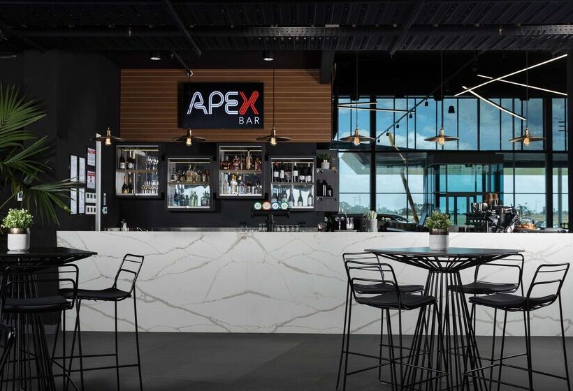 בית מלון כפרי Rydges Pit Lane