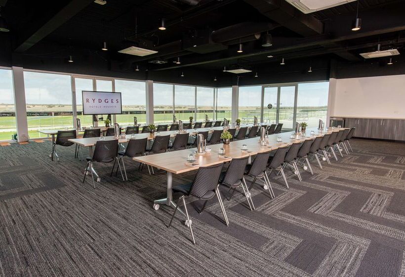 בית מלון כפרי Rydges Pit Lane