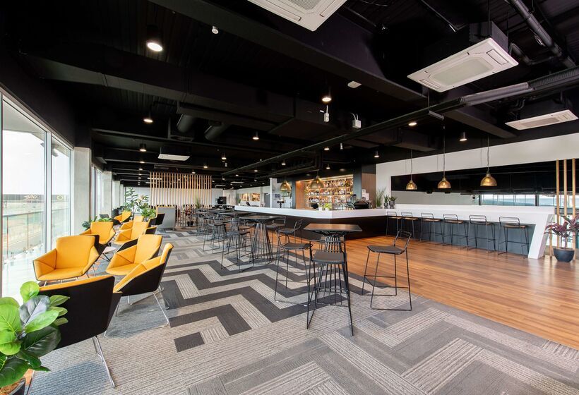 בית מלון כפרי Rydges Pit Lane