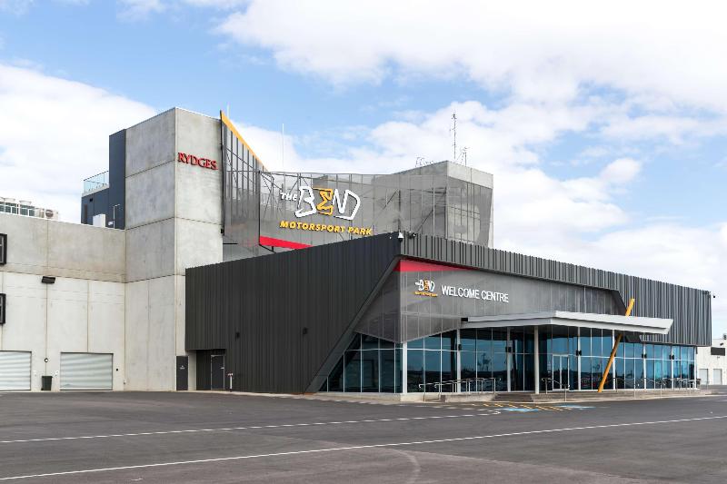 Отель Rydges Pit Lane