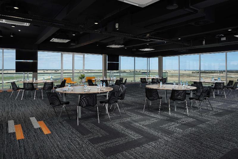 Отель Rydges Pit Lane