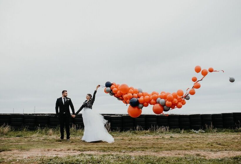 Отель Rydges Pit Lane