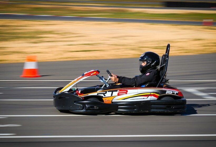 Отель Rydges Pit Lane