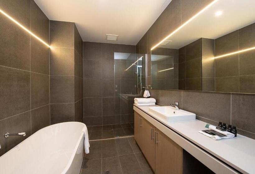 Отель Rydges Pit Lane