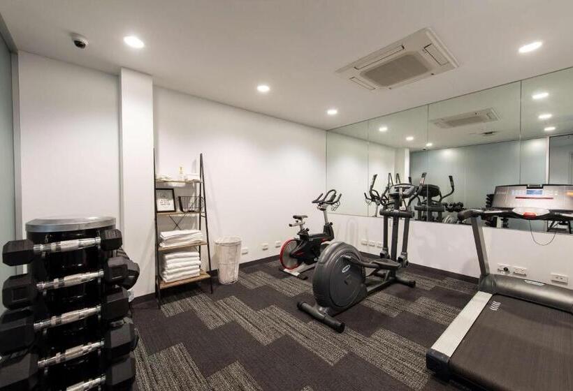 Отель Rydges Pit Lane