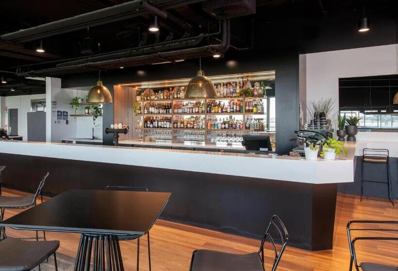 בית מלון כפרי Rydges Pit Lane