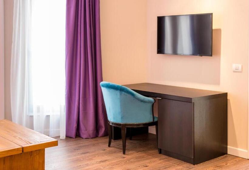 هتل The Embassy Nord