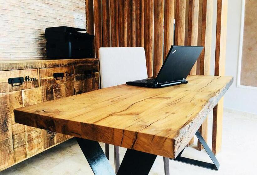 هتل The Embassy Nord