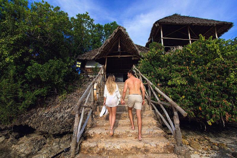 هتل The Island   Pongwe Lodge