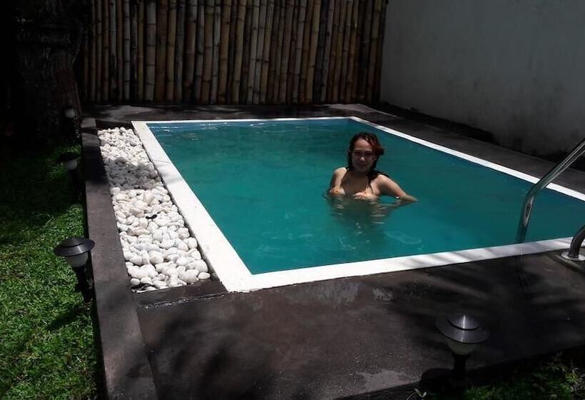 酒店 The Saffron Airport Villa