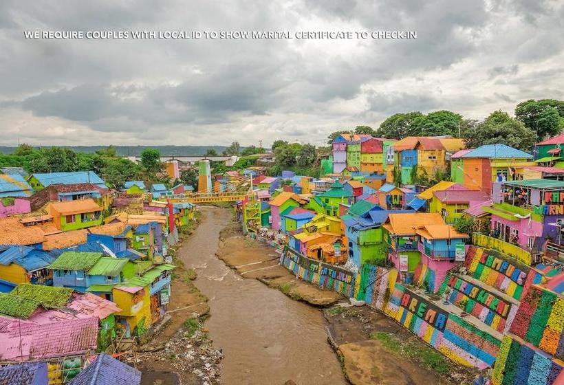 ホテル Zen Rooms Near Stasiun Kota Baru