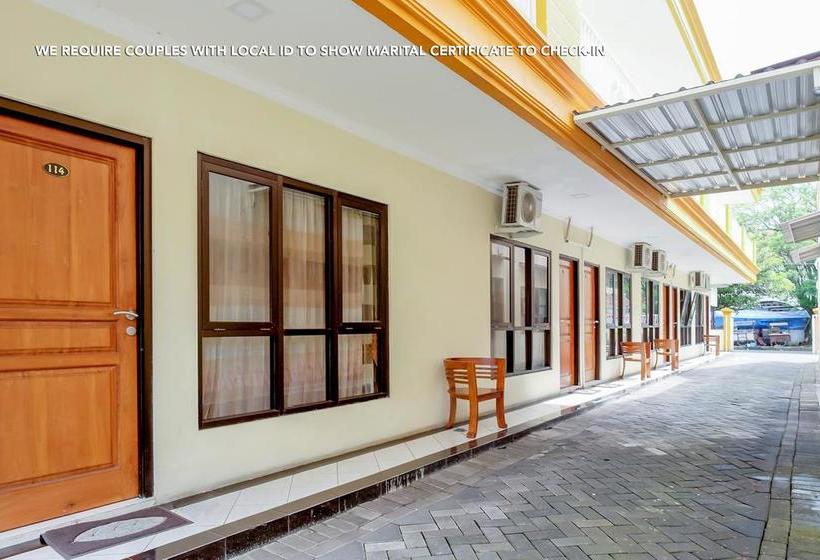 ホテル Zen Rooms Near Stasiun Kota Baru