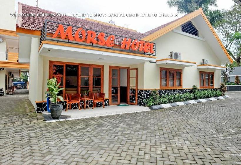 ホテル Zen Rooms Near Stasiun Kota Baru