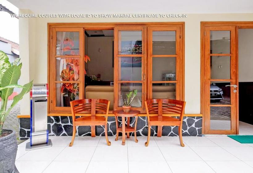 ホテル Zen Rooms Near Stasiun Kota Baru