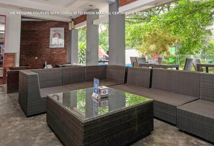 ホテル Zen Rooms Near Stasiun Kota Baru