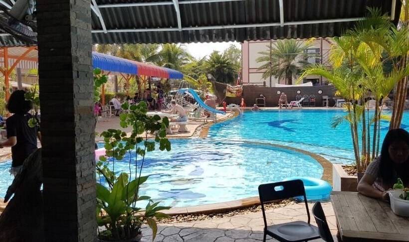 Ruysuk Hotel & Swimming Pool