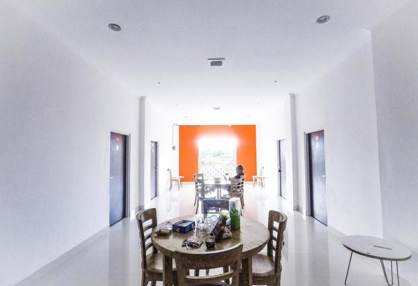 호스텔 Reddoorz Near Ubud Village