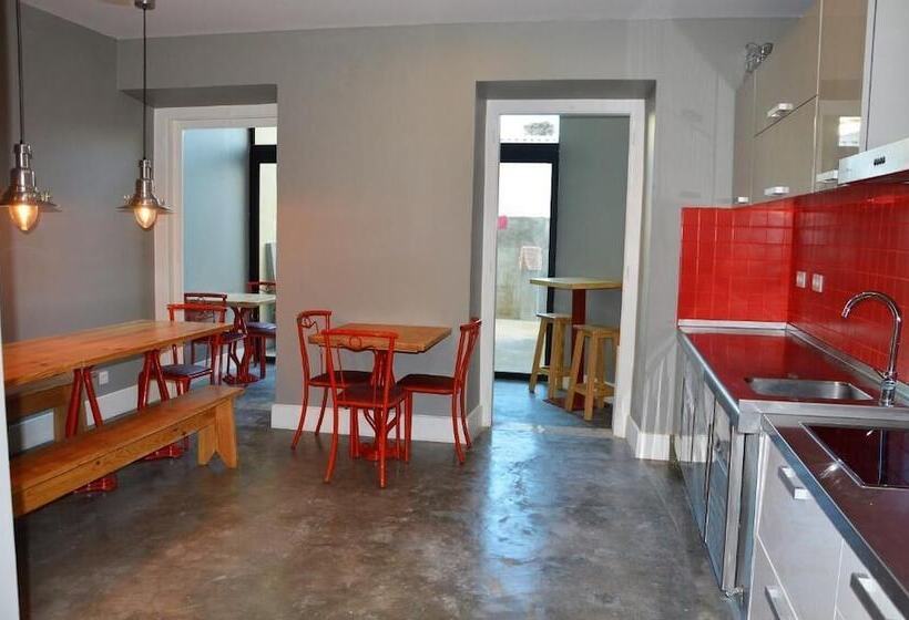 هاستل The Bridge