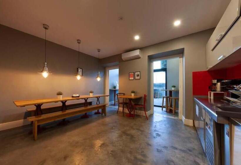 هاستل The Bridge