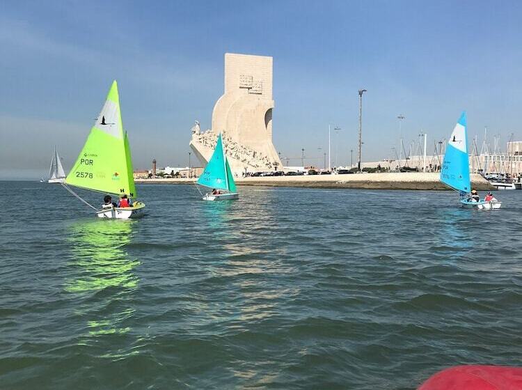 هاستل The Bridge