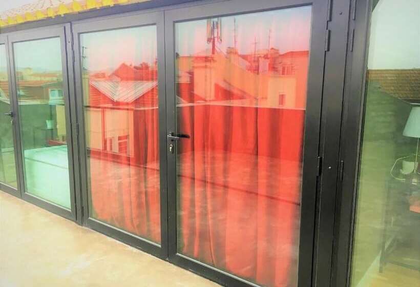 هاستل The Bridge