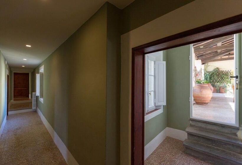 住宿加早餐  Agriturismo La Fattoria Di Capezzana