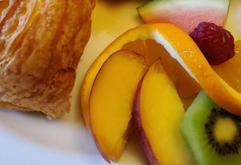 민박 Avonview Manor