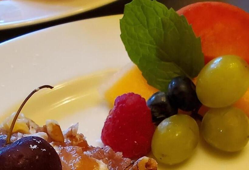 민박 Avonview Manor