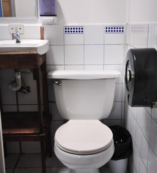 ホテル Downtown By The Sea Inn Quepos