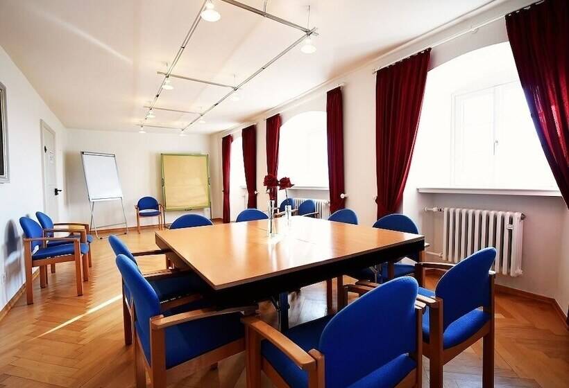 Отель Kloster Frauenberg