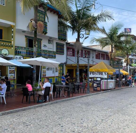 בית מלון כפרי Las Guacamayas Guatapé