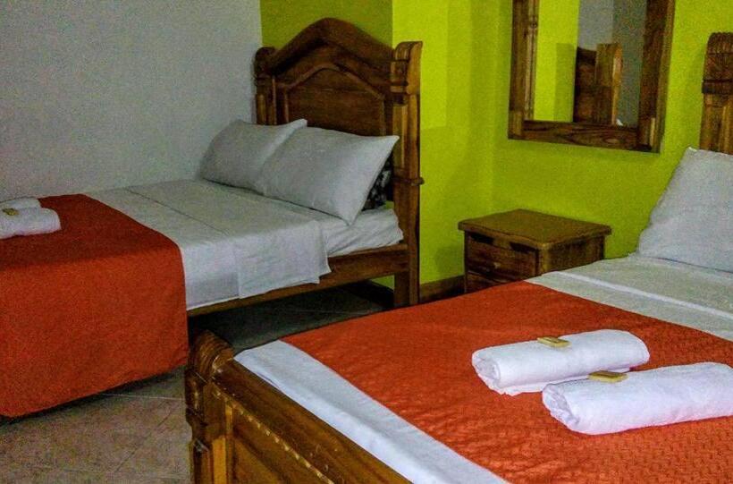 בית מלון כפרי Las Guacamayas Guatapé