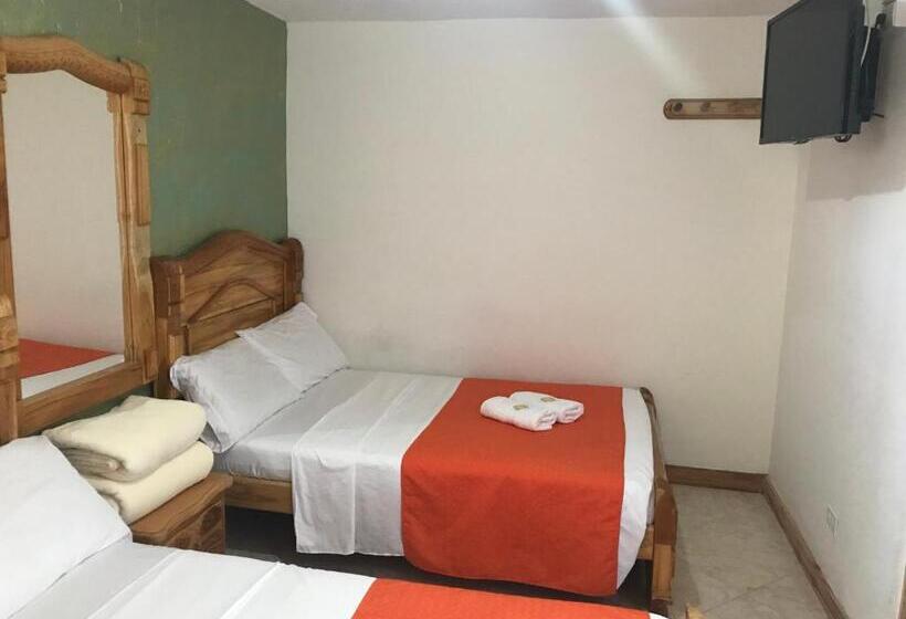 בית מלון כפרי Las Guacamayas Guatapé