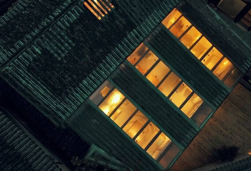 هتل Lijiang Qilu Garden