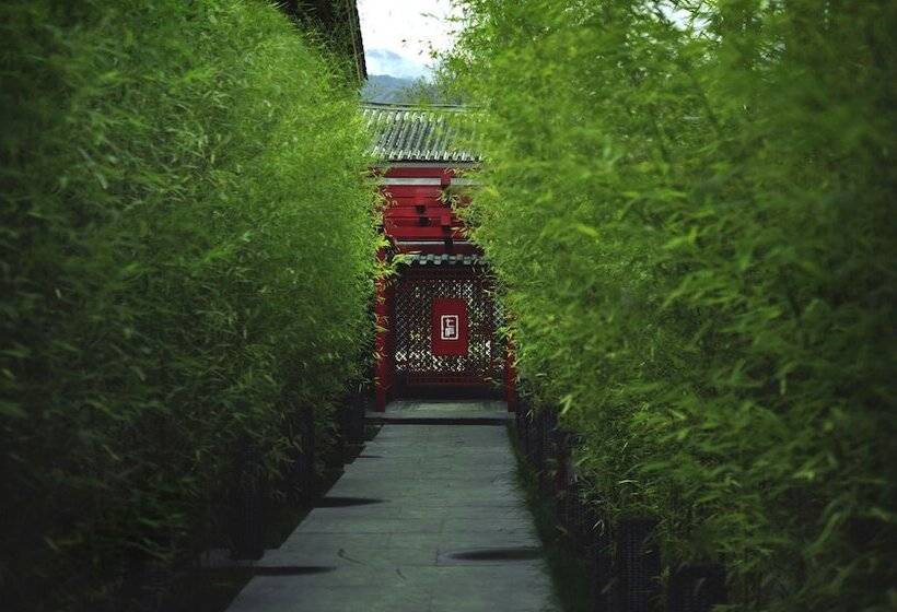 هتل Lijiang Qilu Garden