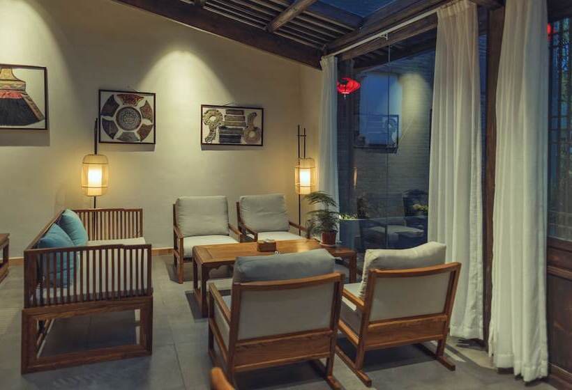 هتل Lijiang Qilu Garden