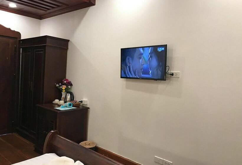 هتل Luang Prabang Villa Sirikili River View