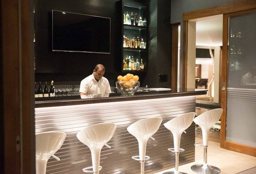 Отель The Villa By Contemporary Ceylon