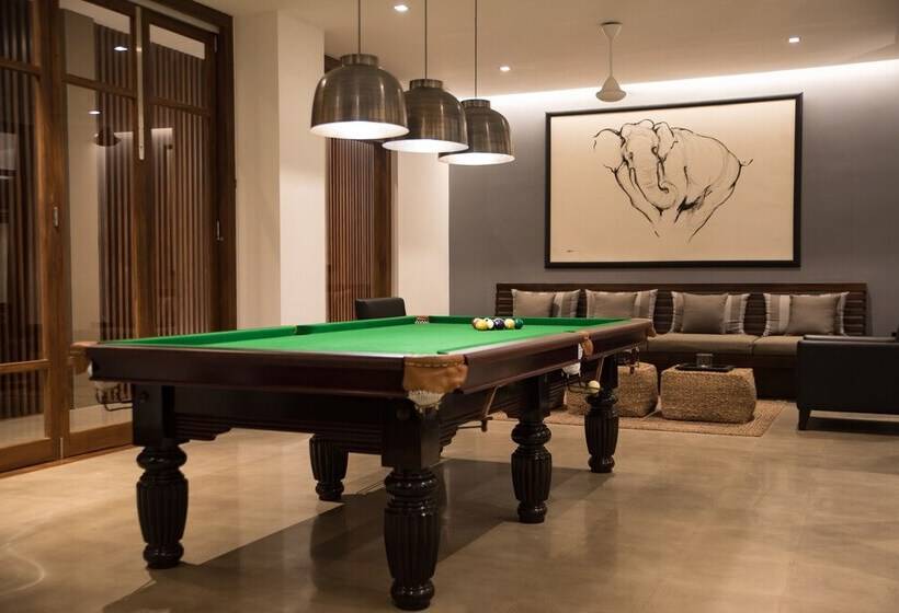 Отель The Villa By Contemporary Ceylon